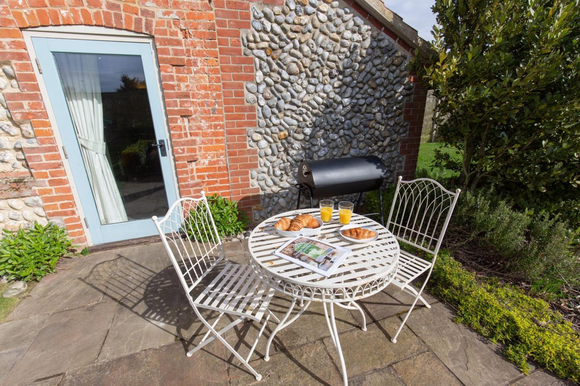 Garden Cottage West Beckham Bagian luar foto